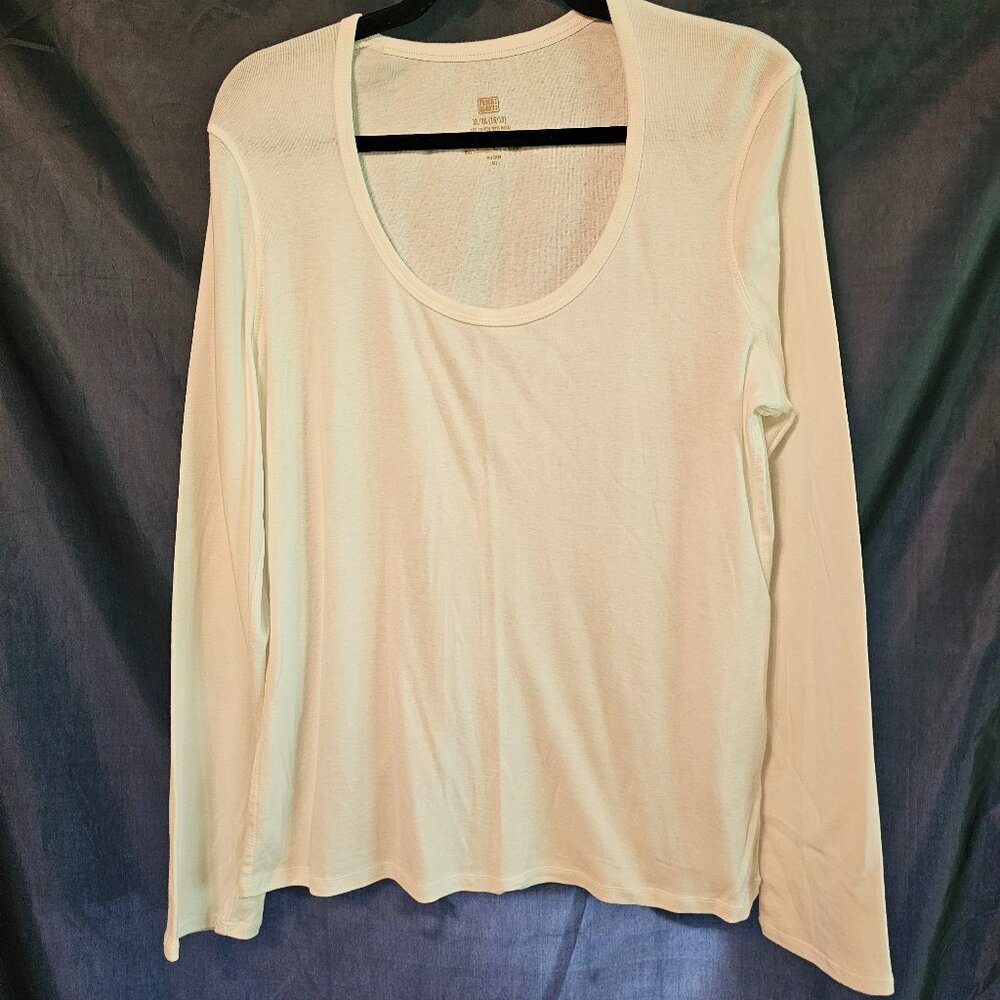 Faded Glory long sleeve white scoop neck t-shirt in like new condition. Size XL